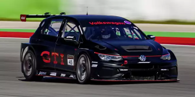  Fabian Vettel startet bei den 24h Nürburgring 2025 - Im VW von Max Kruse Racing